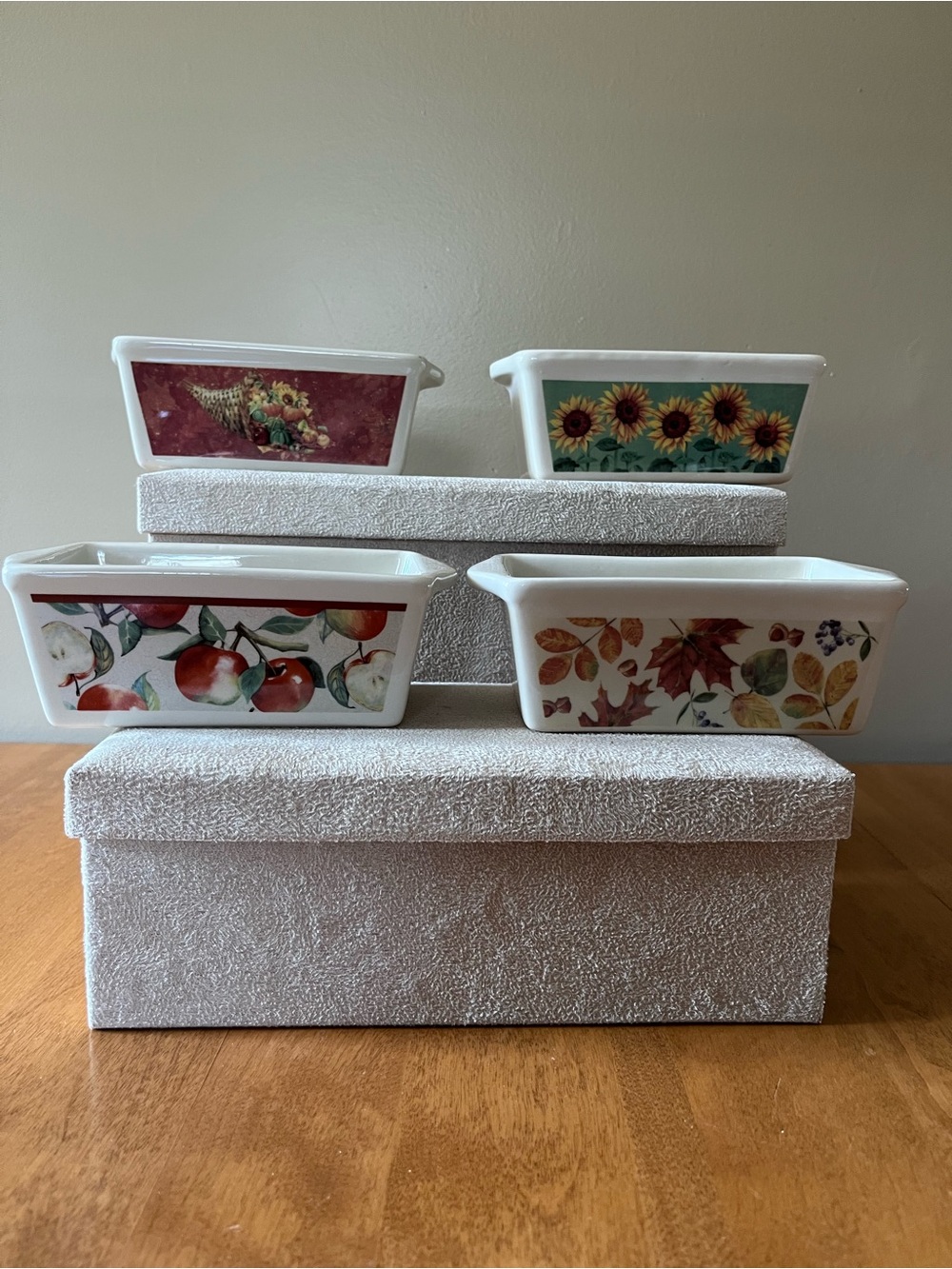 Set Of 4 Nantucket Stoneware Mini Loaf Baking Pan Set with Seasonal Artwork